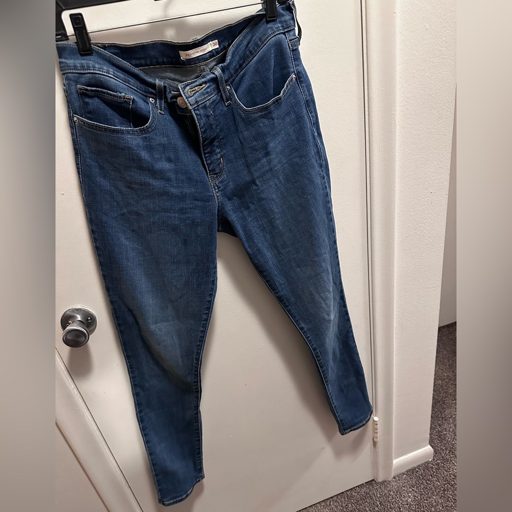 Levi’s 311 shaping skinny jeans. Mid rise. Size 30x30